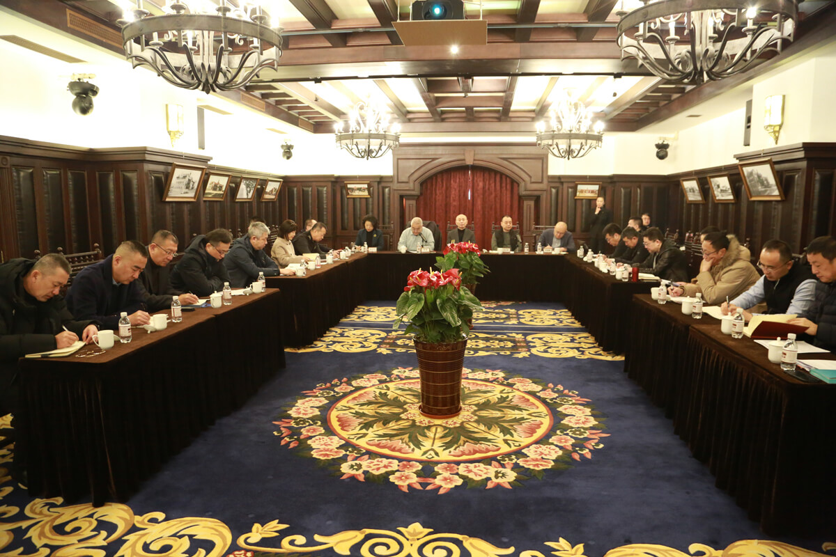 顺势而为，攻坚求变——集团公司举行2025工作年会